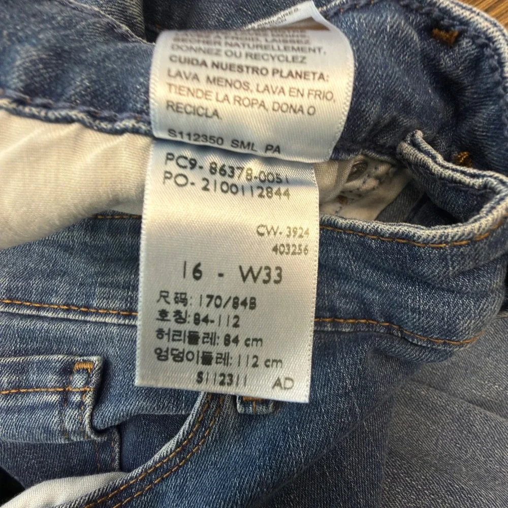 Signature by Levi Strauss & Co Womens Blue Bermuda Denim Shorts Size 16 W33